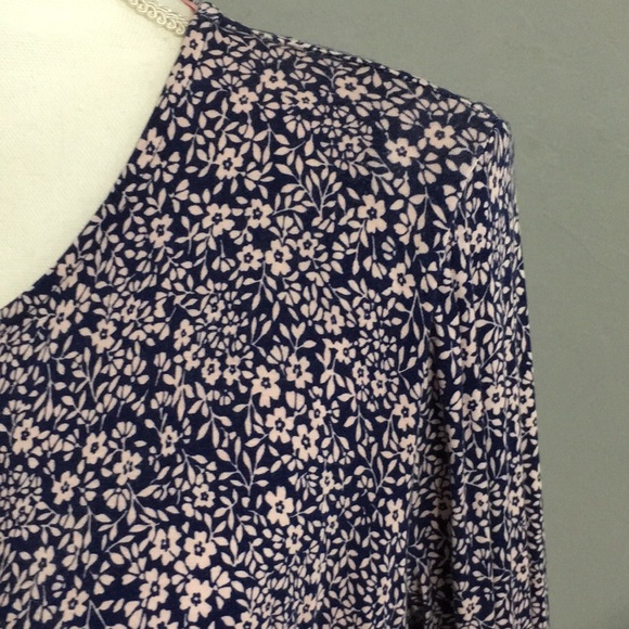 Juicy Couture crisscrossed front, size large - Picture 2 of 10